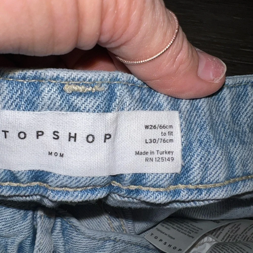 Topshop Super Rip Mom Jean light denim color High waist Sz 26/30